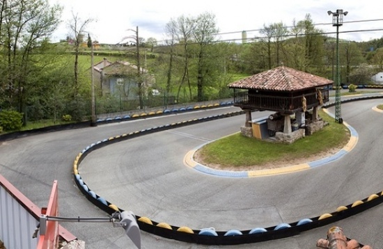 curva de la pista de karting en gijón